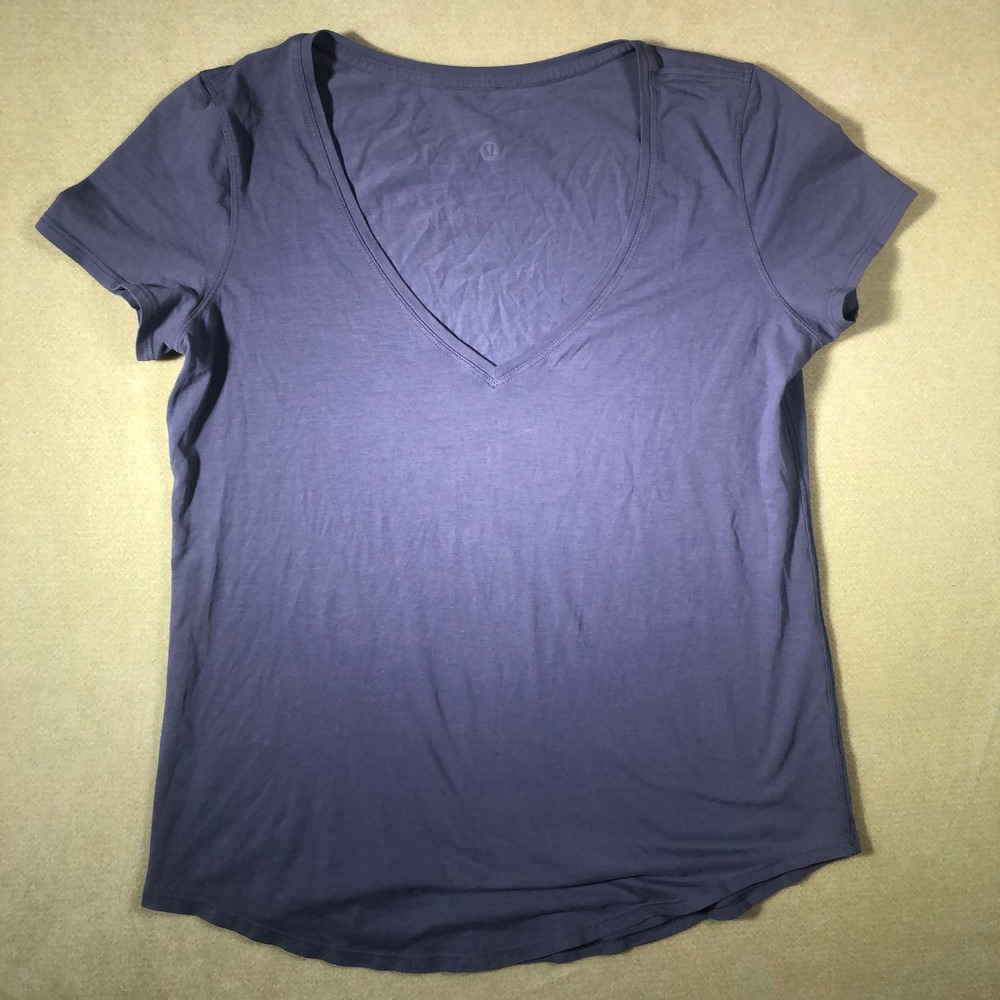 Lululemon Love Tee Women Size 6 Blue Purple V-Neck Short Sleeve Curved Hem Shirt